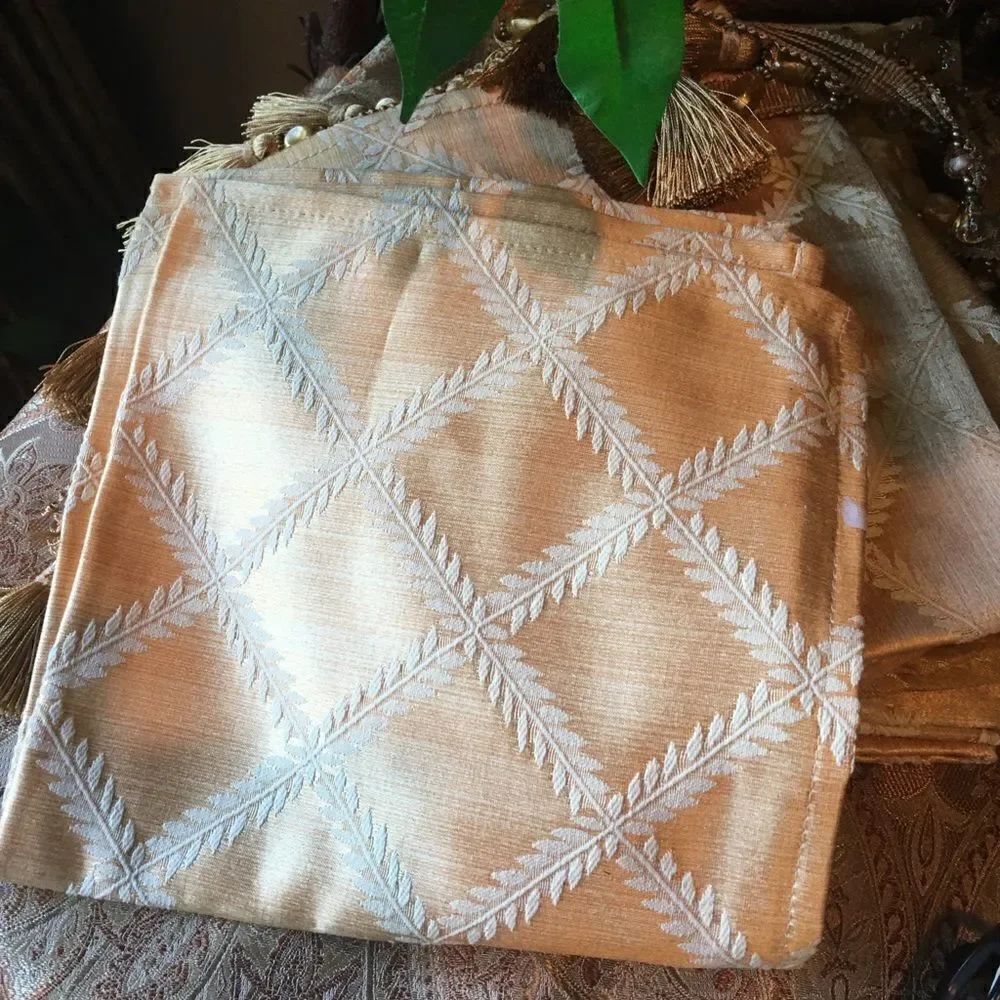 DIAMOND GOLD Dinner Napkins! - Picture 3 of 12